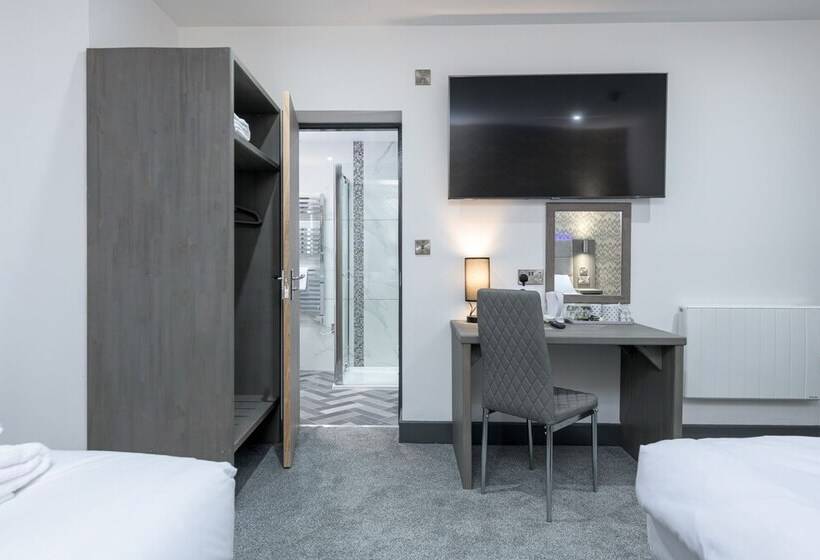 חדר סטנדרט לשלושה, The Stanley