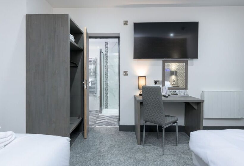 חדר סטנדרט לשלושה, The Stanley