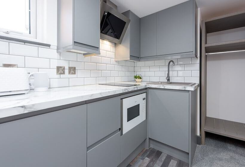 סטודיו סופריור, The Stanley