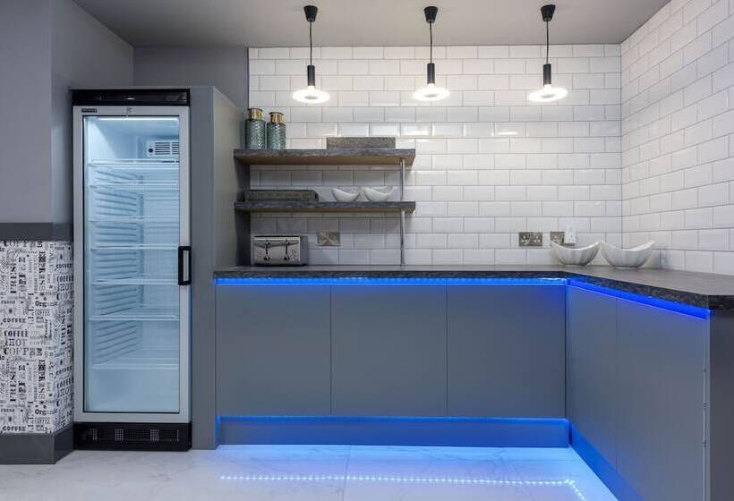 סטודיו דלוקס, The Stanley