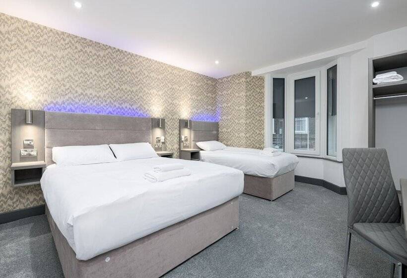 חדר סטנדרט לשלושה, The Stanley