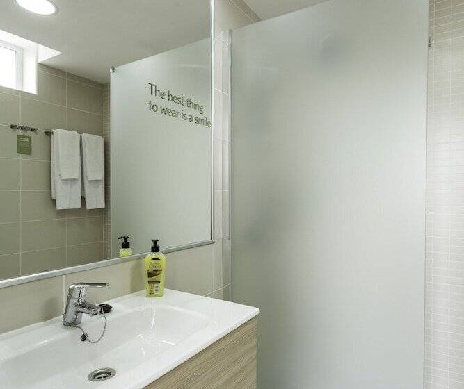 شقة غرفة واحدة, Coral Dreams