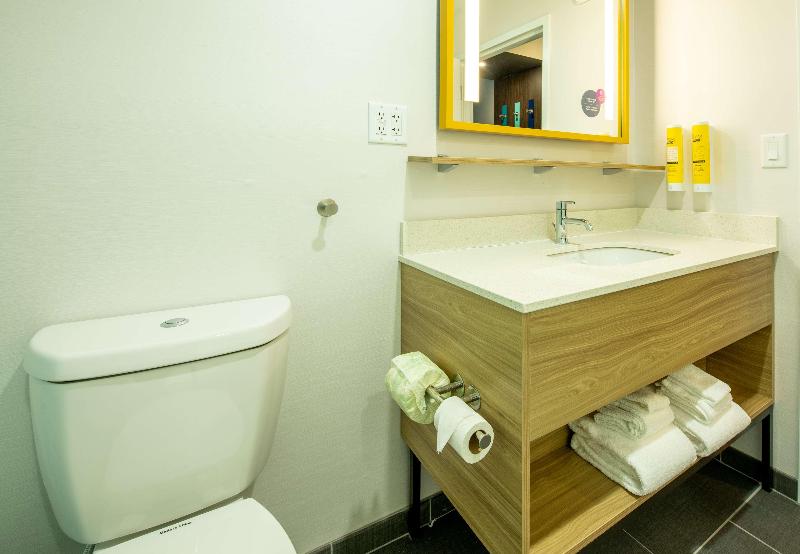 חדר סטנדרט מותאם לאדם עם מוגבלויות, Tru By Hilton The Colony Dallas