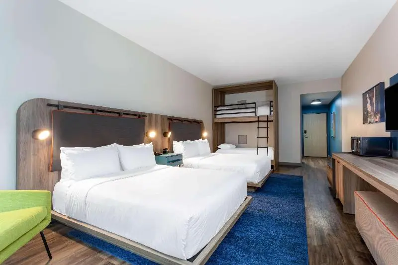 Perhehuone, Tryp By Wyndham Orlando