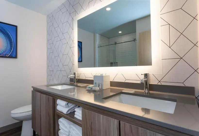 Perhehuone, Tryp By Wyndham Orlando