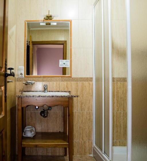 基本三人间, El Roble Hotel Restaurante