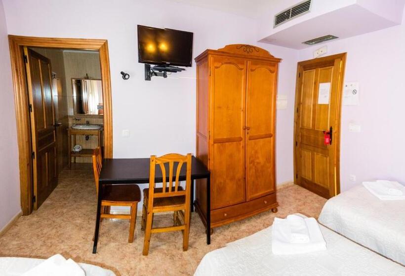 Трехместный Номер Базовый, El Roble Hotel Restaurante