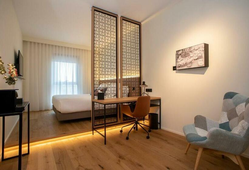 اتاق لوکس, Paxton Barcelona