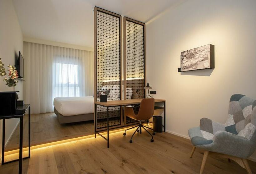 اتاق لوکس, Paxton Barcelona