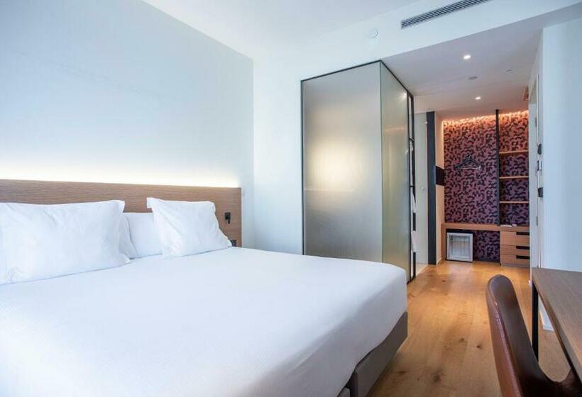 Номер Стандарт, Paxton Barcelona