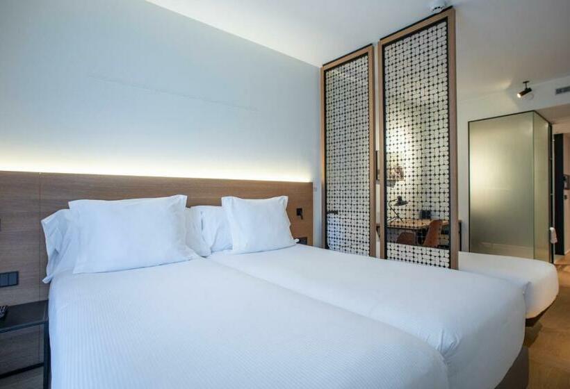 اتاق لوکس سه تخته, Paxton Barcelona