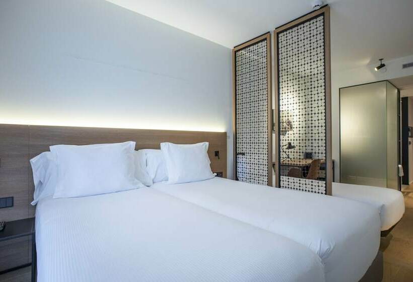 اتاق لوکس سه تخته, Paxton Barcelona