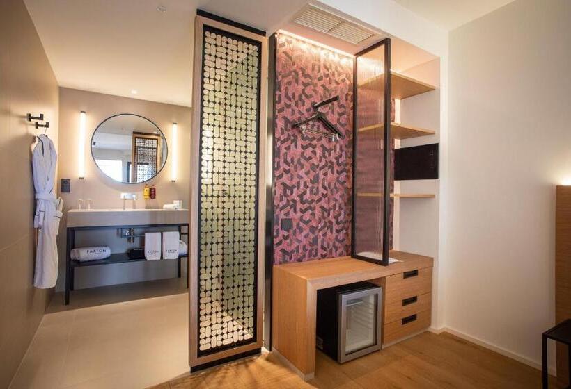 اتاق استاندارد با چشم‌انداز باغ, Paxton Barcelona