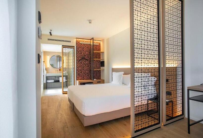 اتاق استاندارد با چشم‌انداز باغ, Paxton Barcelona