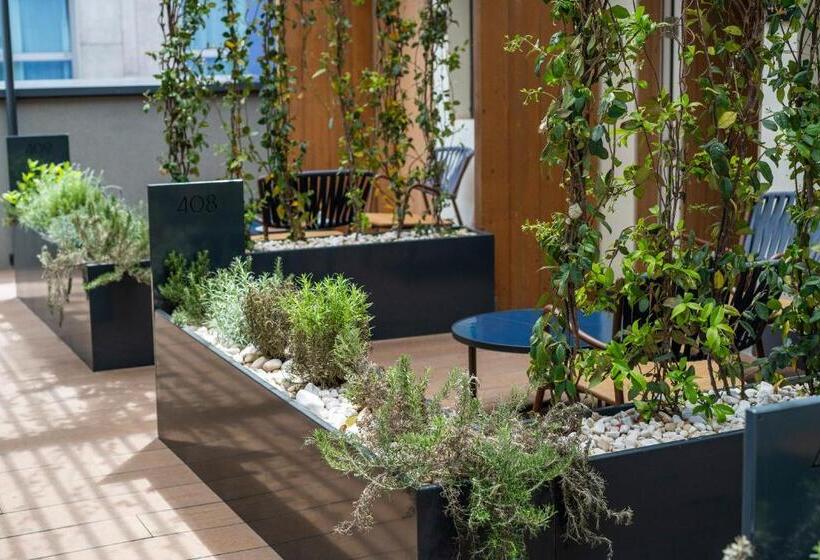 اتاق استاندارد با چشم‌انداز باغ, Paxton Barcelona