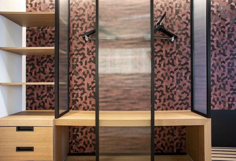 اتاق لوکس سه تخته, Paxton Barcelona