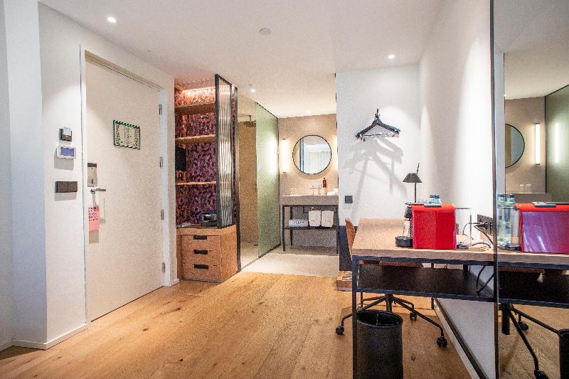 Номер Стандарт, Paxton Barcelona