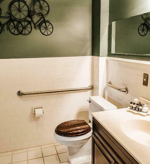 اتاق سوپریور با تخت بزرگ, Heritage House Bed & Breakfast   Boutique Adults Only Inn