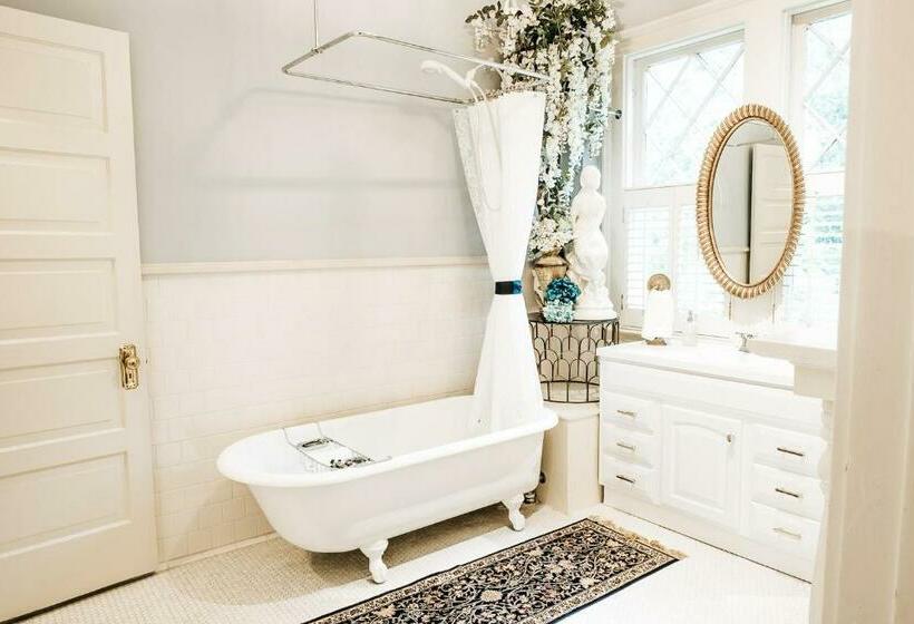 اتاق استاندارد با تخت بزرگ, Heritage House Bed & Breakfast   Boutique Adults Only Inn