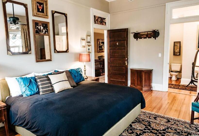 اتاق استاندارد با تخت بزرگ, Heritage House Bed & Breakfast   Boutique Adults Only Inn