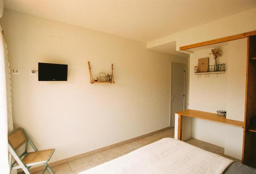 Quarto Estandar com Terraço, Hostal De L Aigua