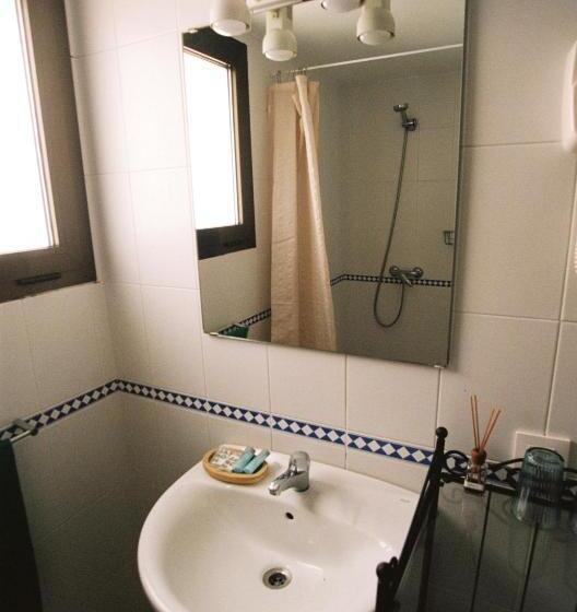 Номер Стандарт с Террасой, Hostal De L Aigua