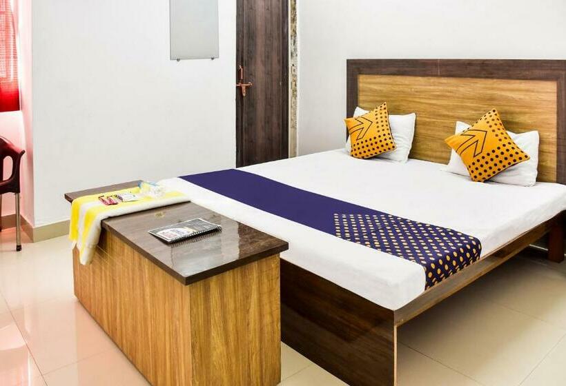 غرفة قياسية ثلاثية, Spot On City Tower Inn