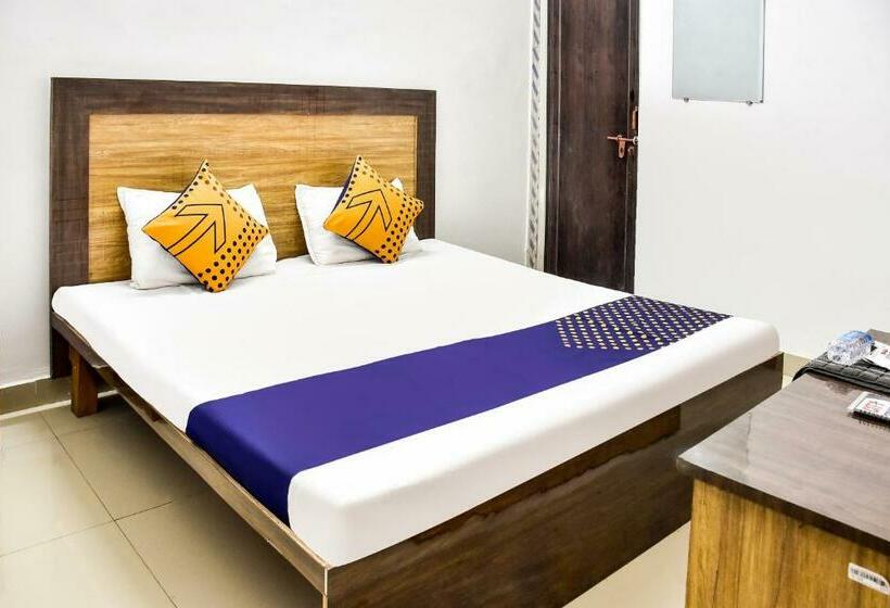 غرفة قياسية ثلاثية, Spot On City Tower Inn