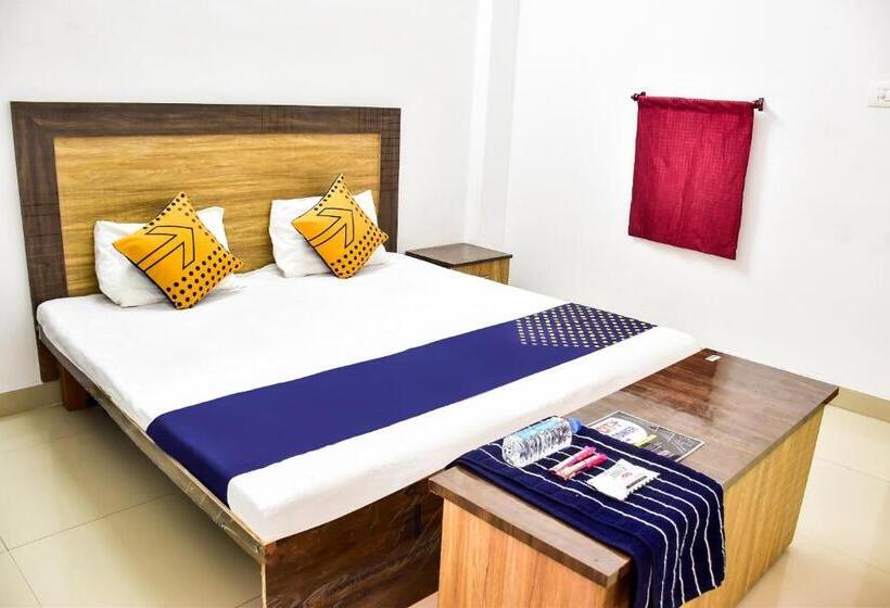 غرفة قياسية ثلاثية, Spot On City Tower Inn