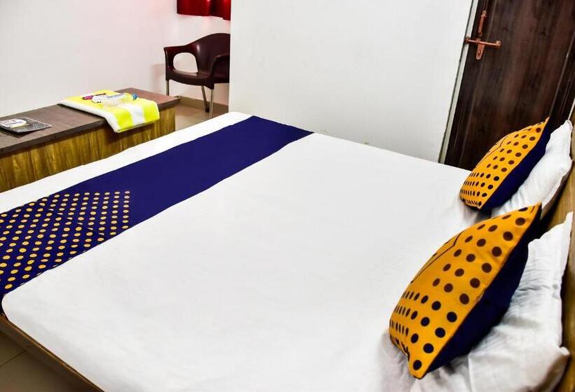 غرفة قياسية ثلاثية, Spot On City Tower Inn