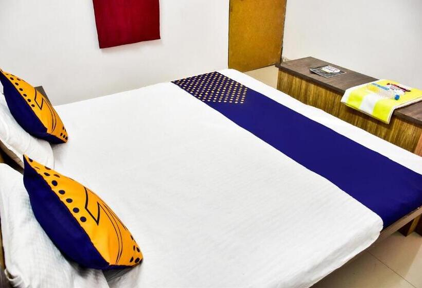 غرفة قياسية ثلاثية, Spot On City Tower Inn