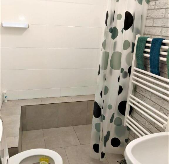 اتاق خانوادگی, Casa Agape