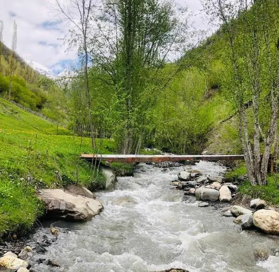 اتاق لوکس سه تخته, River Side Svaneti