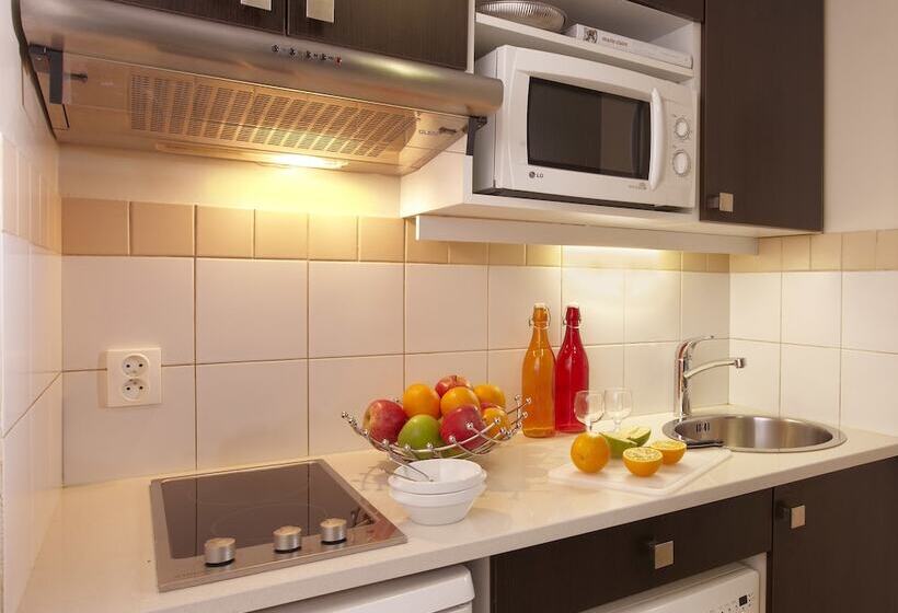 スタンダードスタジオ, Citadines Republique Paris