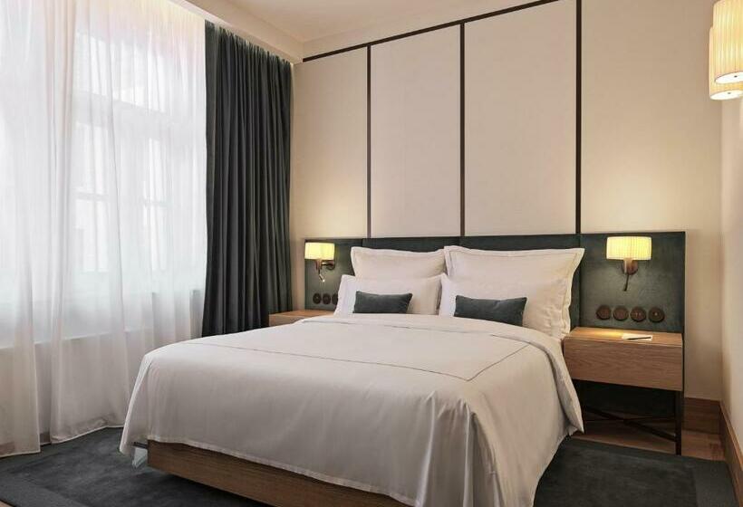 اتاق سوپریور با تخت بزرگ, Ea Hotel Juliš