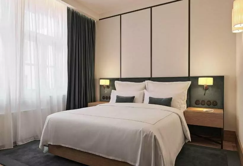 اتاق سوپریور با تخت بزرگ, Ea Hotel Juliš