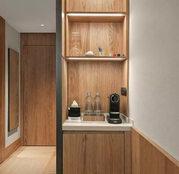 اتاق سوپریور با تخت بزرگ, Ea Hotel Juliš