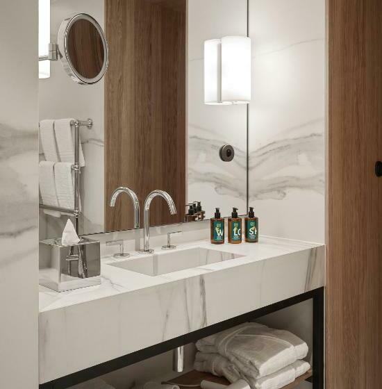 اتاق سوپریور با تخت بزرگ, Ea Hotel Juliš