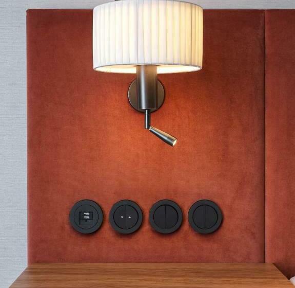 استودیوی لوکس, Ea Hotel Juliš