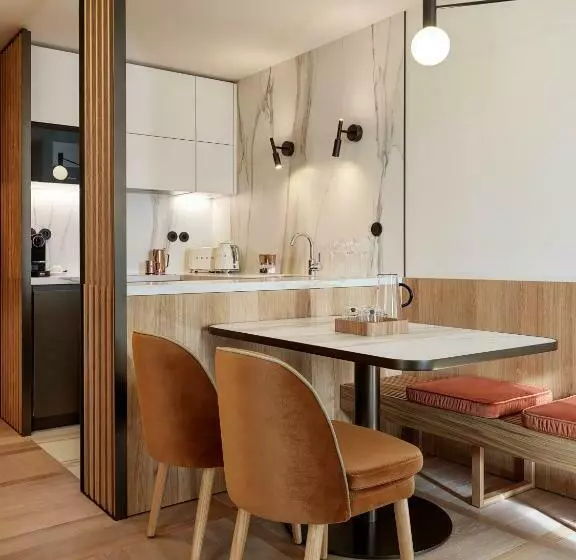 سوییت, Ea Hotel Juliš