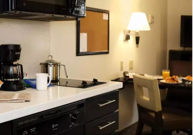 استودیوی استاندارد, Candlewood Suites East Lansing, An Ihg