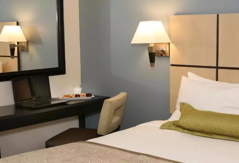 سوییت, Candlewood Suites East Lansing, An Ihg