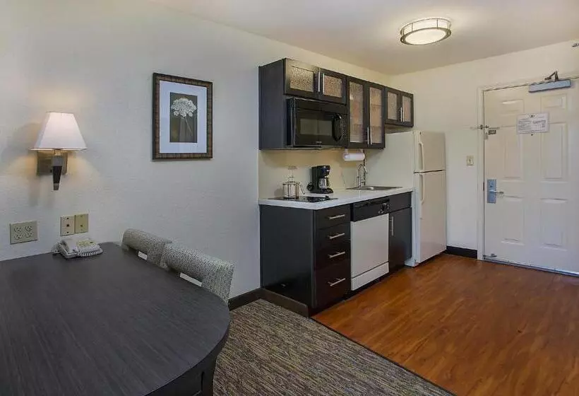 スタンダードスタジオ, Candlewood Suites Louisville Airport By Ihg