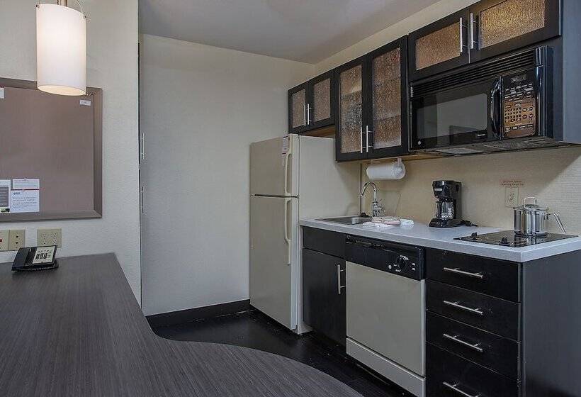 스탠다드 스튜디오, Candlewood Suites Louisville Airport By Ihg