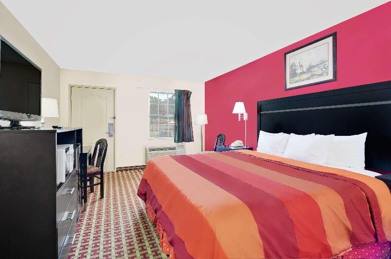 غرفة قياسية سرير كينج, Days Inn By Wyndham Savannah