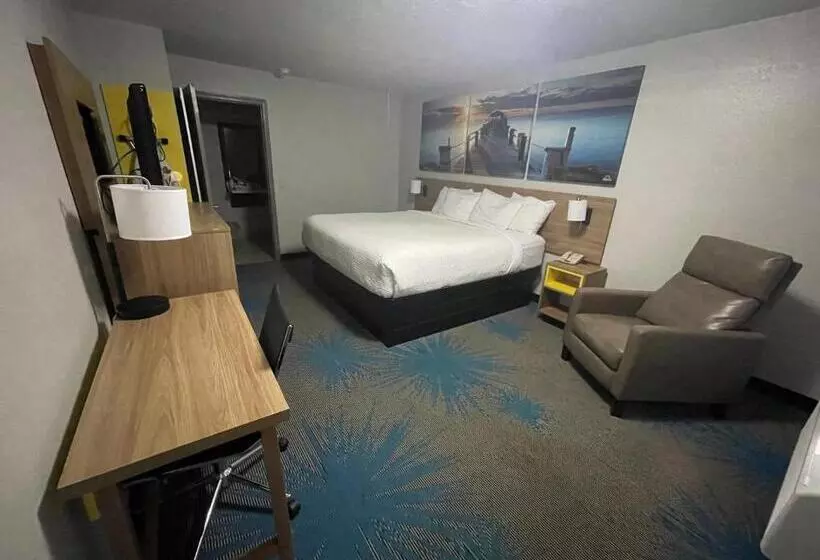 身障者適用キングサイズベッドルーム, Days Inn By Wyndham Savannah