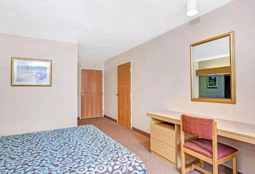 身障者適用クイーンサイズベッドルーム, Days Inn By Wyndham Sturbridge