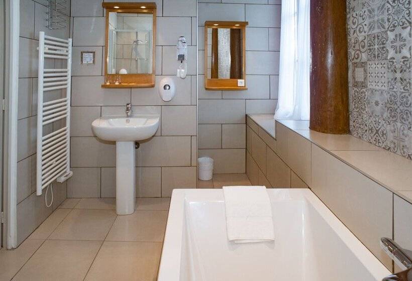 Трехместный Номер Superior, De L'univers