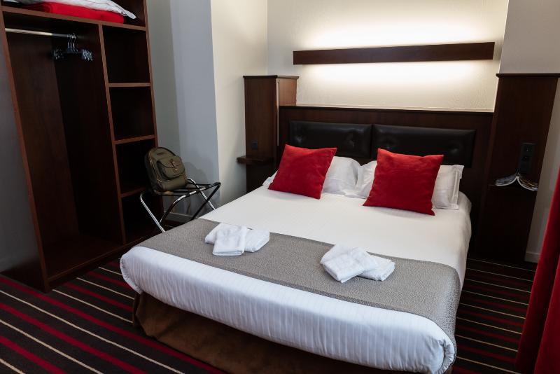 Номер Комфорт, De L'univers