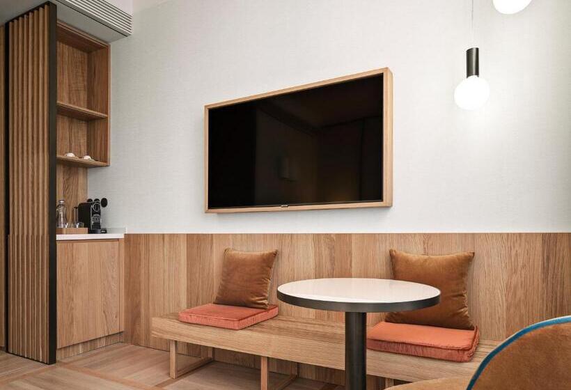اتاق سوپریور با تخت بزرگ, Ea Hotel Juliš